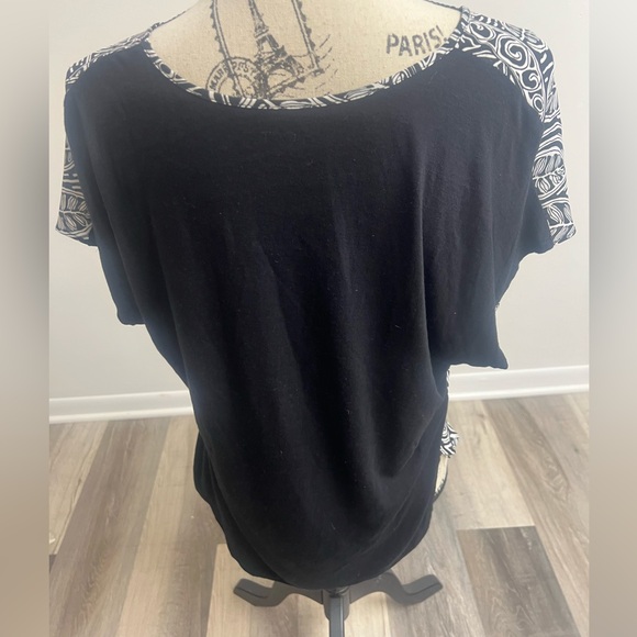 Loft Black & White Patterned Blouse! - Picture 2 of 13
